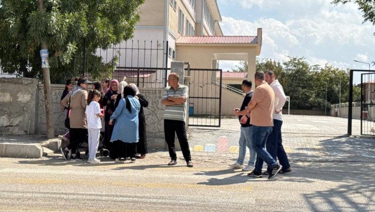 Okulda dehşet anları! Okula girip 2 öğretmeni bıçakladı