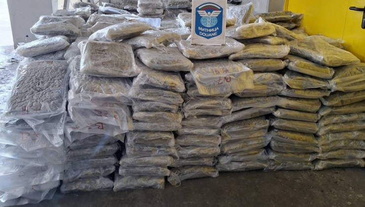 Freze makinesi taşıyan TIR'da 739 kilo esrar yakalandı