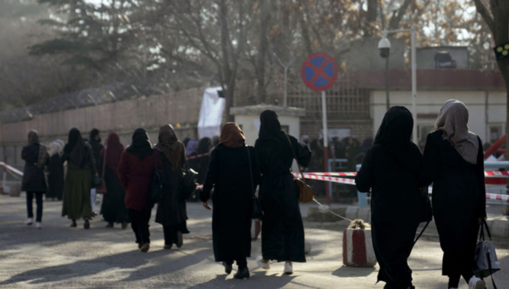 Taliban kadın yazarların kitaplarını yasakladı