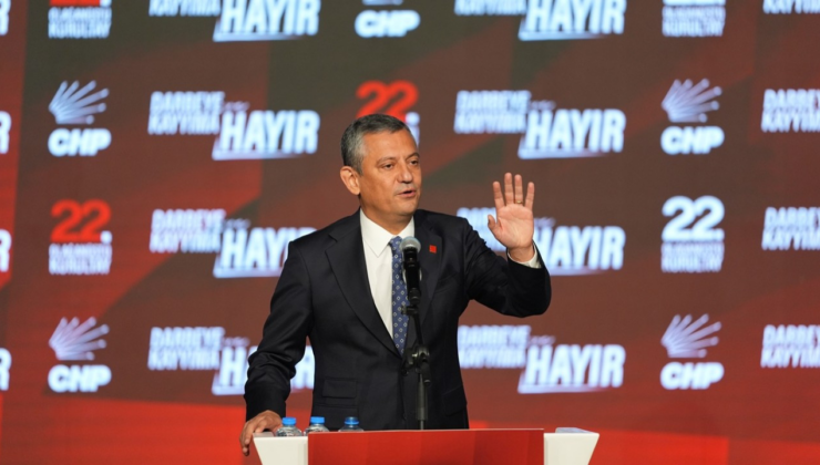 CHP'de 22. Olağanüstü Kurultay başladı! Özgür Özel kürsüye çıktı