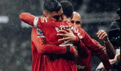 Nefes kesen maç Manchester United'ın