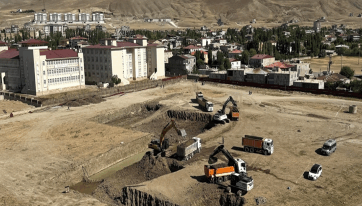 Van'ı "sağlık üssü" haline getirecek şehir hastanesinin yapım çalışmaları devam ediyor
