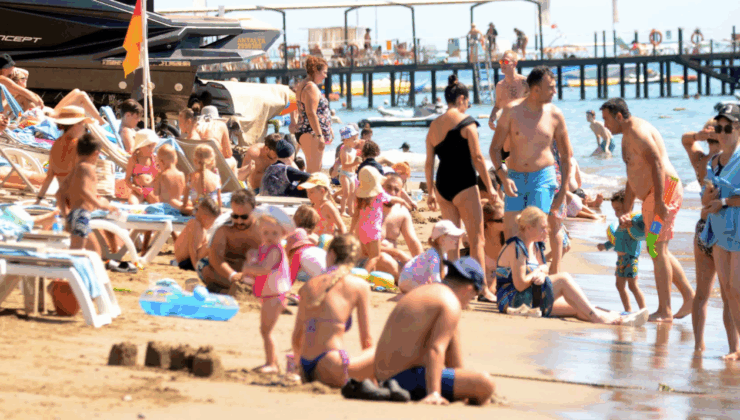 Antalya’da ekim bereketi, hava 38 derece deniz doldu