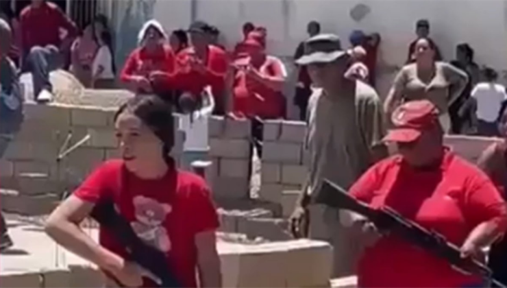 Ülke savaş alarmına geçti, kadınlar da askeri eğitime alındı