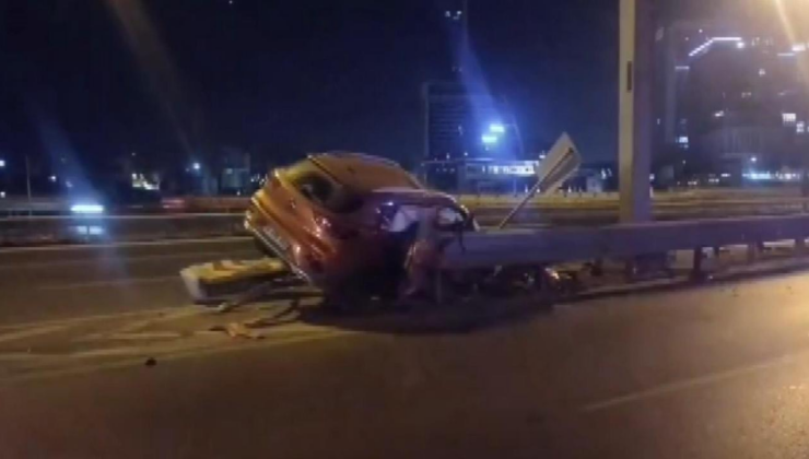 Ataşehir'de otomobil bariyere çarptı: 1'i ağır 3 kişi yaralandı