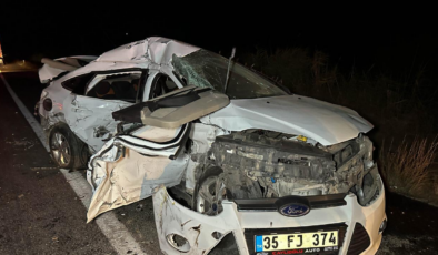 Uşak'ta otomobil tırla çarpıştı: 1 ölü, 1 yaralı