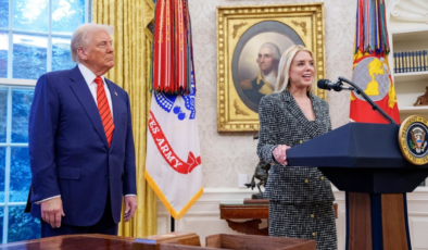Trump, düşmanlarının üzerine Adalet Bakanı'nı saldı