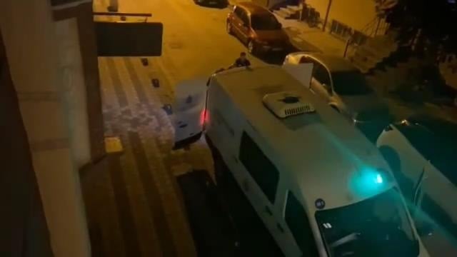 Babasının boğazını kesti kendisini ihbar etti! İstanbul'da korkunç olay