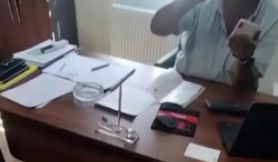 İşten çıkarılan kadın amirinin üzerine kaynar su döküp o anları kayda aldı
