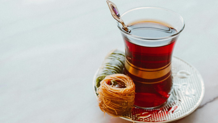 Bakanlık o markaları tek tek ifşa etti: Baklava ve çayda gıda boyası, köftede sakatat kullanmışlar!