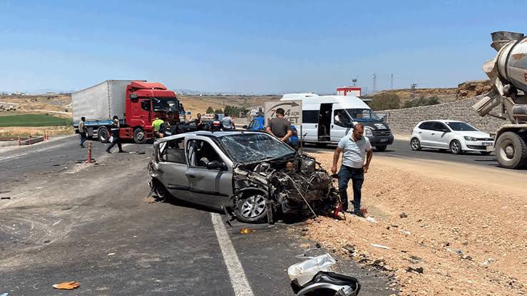 Sincan’da Feci Kaza: 1 Yaya Hayatını Kaybetti, 1 Polis Yaralı