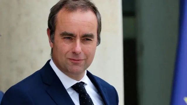 Fransa’da Başbakan Lecornu’nun İstifası Siyasi ve Mâli Belirsizliği Derinleştiriyor