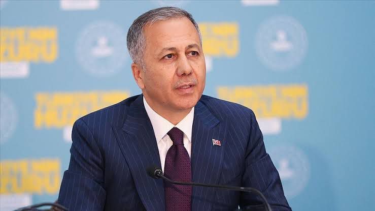 Bakan Yerlikaya’dan Trafikte Yeni Düzenleme: Yol Kapatana 120 Gün Ehliyet Yasağı