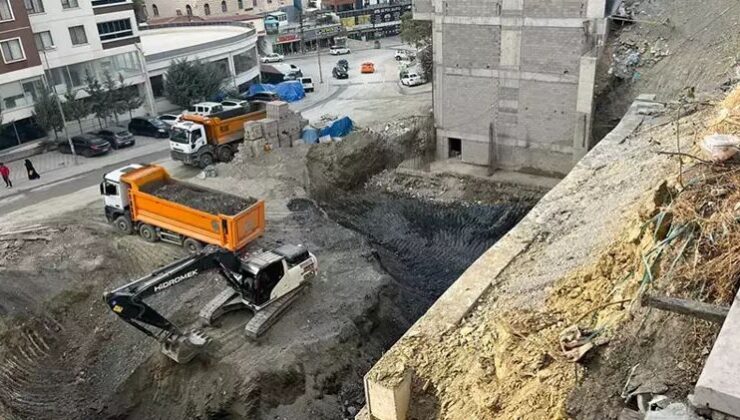 Ankara’da inşaat kazısında toprak kaydı: 17 katlı bina tedbir amaçlı tahliye edildi